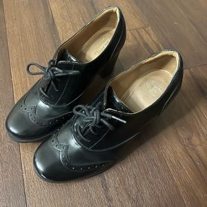 Clarks Black Oxford Heels Size 6 US Women’s